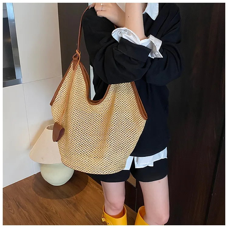 Square Straw Bag with Braid Pattern Splicing, Featuring Single Shoulder Strap, Perfect for Summer