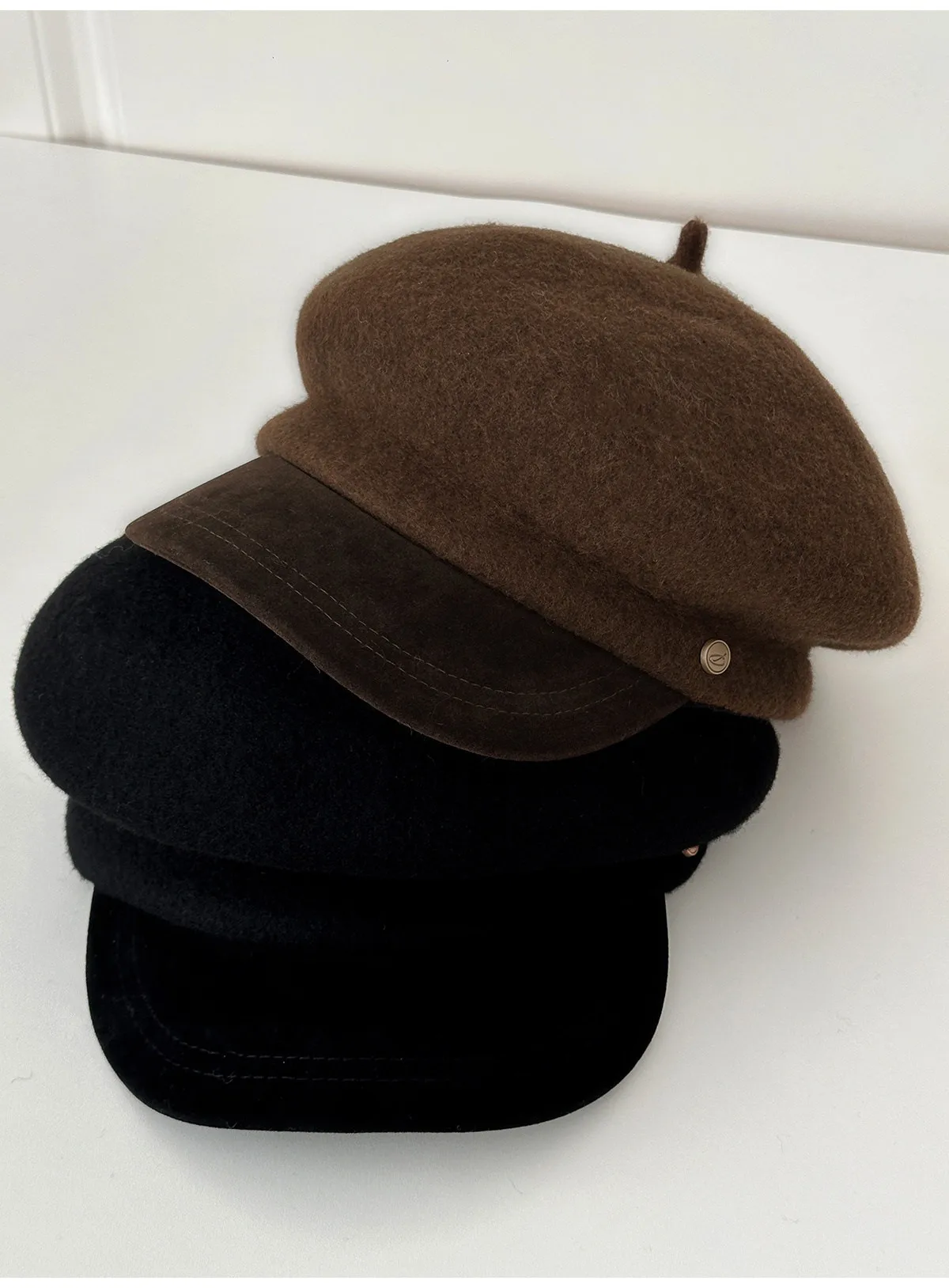 Solid Color Warm Newsboy Cap for Adults with Curved Brim in Simple Style, Made of Wool