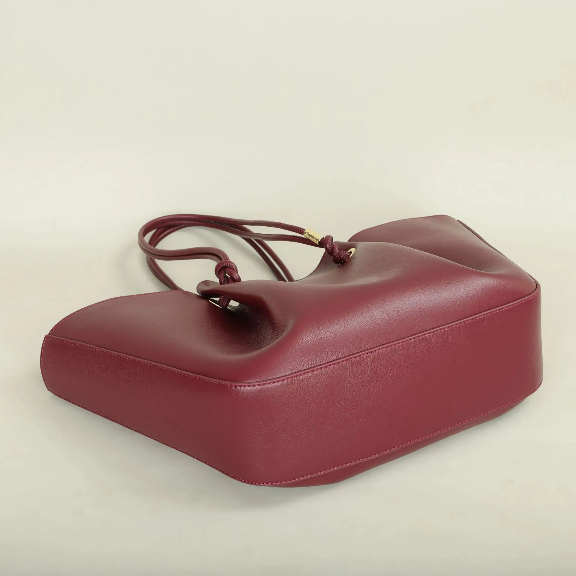 Genuine Leather Women’s Square Tote Bag with Sewing Thread Detail and Top Handle, Featuring Elegant Folds Design