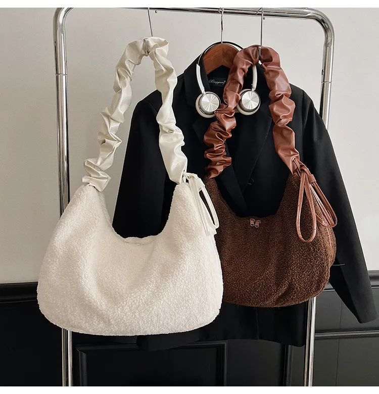 Women’s Underarm Bag in Cloud Shape Featuring Wool Material and Single Shoulder Strap