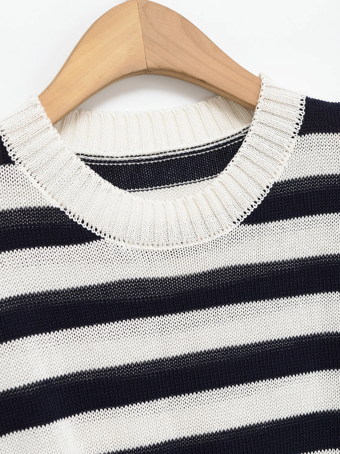 Vintage Style Stripe Short Sleeve Polyester T-shirt for Women with Splicing Craft and Pullover Design