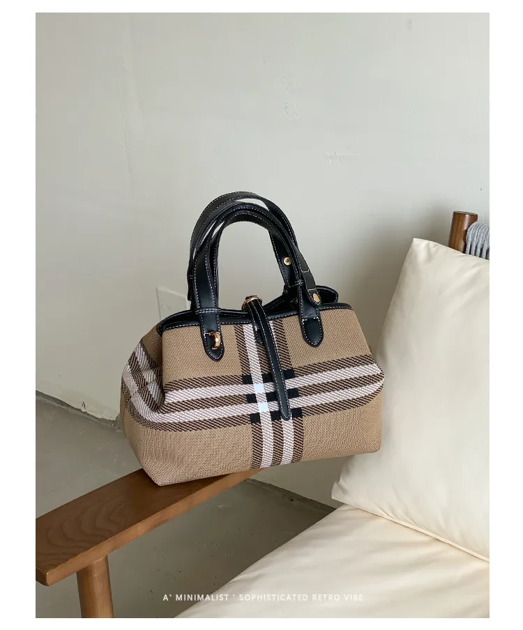 Adults' Square Shoulder Bag Made of Pu Leather, Ideal for Use in All Seasons