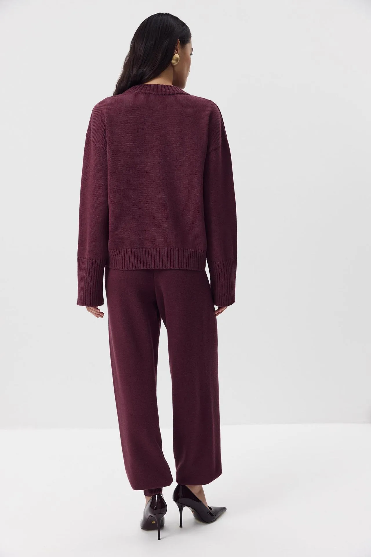 Solid Color Casual Long Sleeve Sweater in Cotton with Knitted Craft and Pullover Design