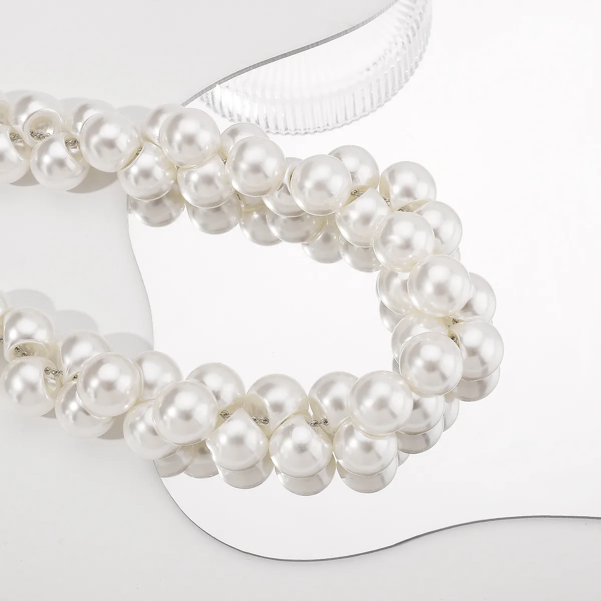 Exaggerated Geometric Necklace for Women Featuring Imitation Pearl, Perfect for Wedding, 1 Piece
