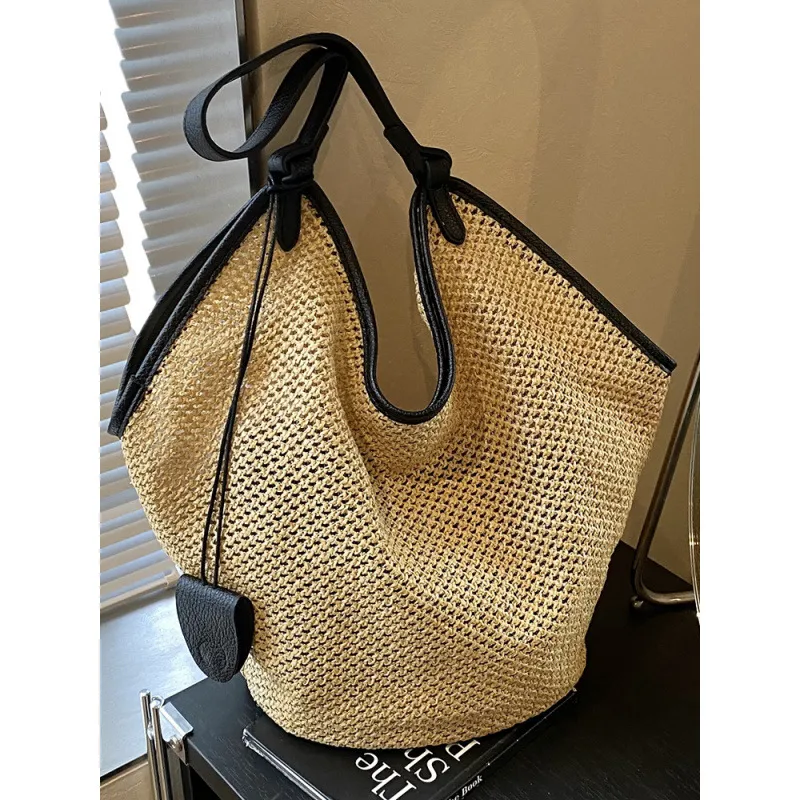 Square Straw Bag with Braid Pattern Splicing, Featuring Single Shoulder Strap, Perfect for Summer