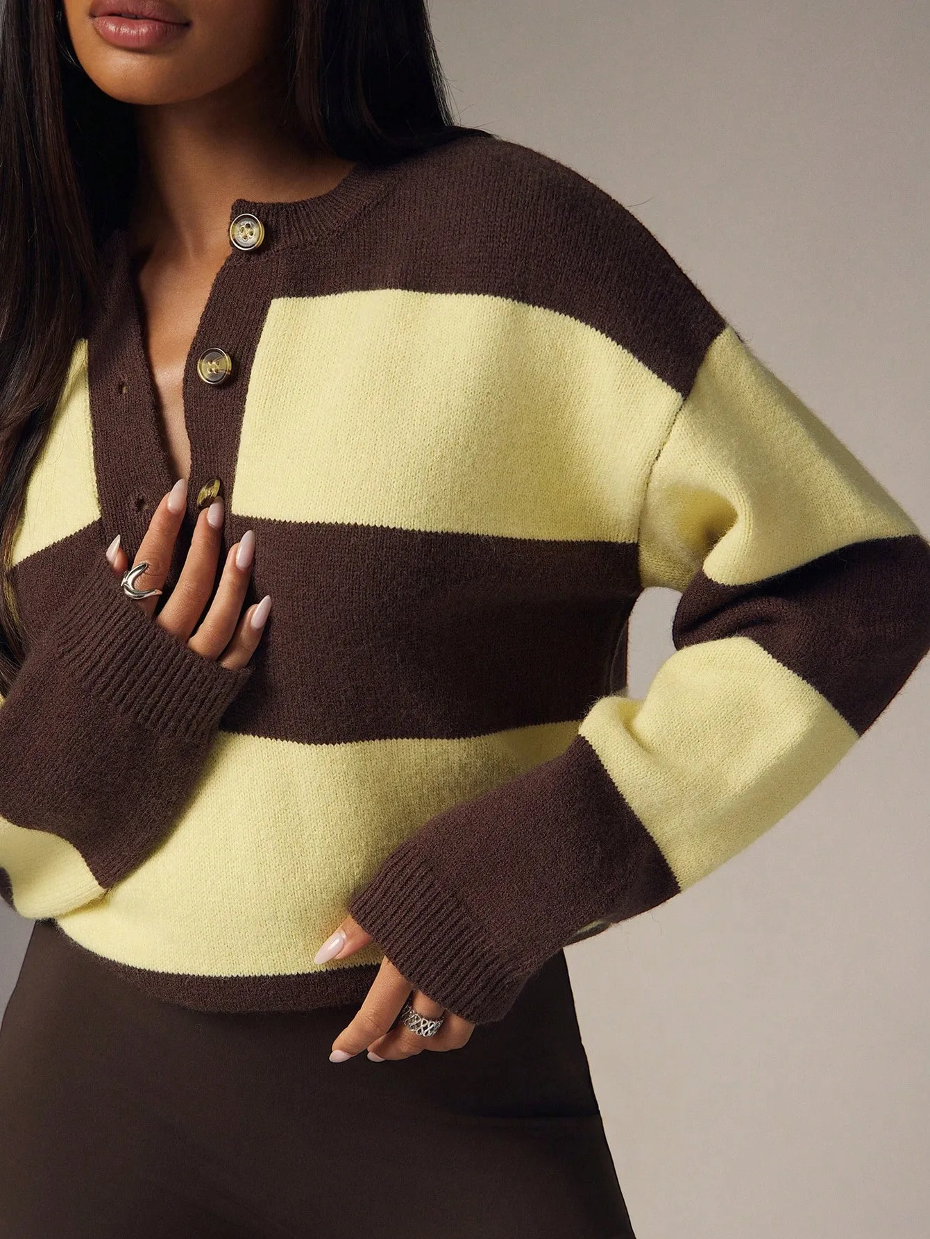Vintage Style Color Block Long Sleeve Polyester Sweater with Henley Neck and Pullover Design