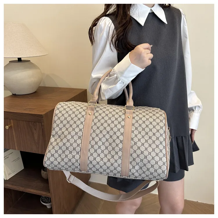 Geometric Large Capacity PU Leather Travel Bag for Unisex with Single Shoulder Strap, Ideal for Spring