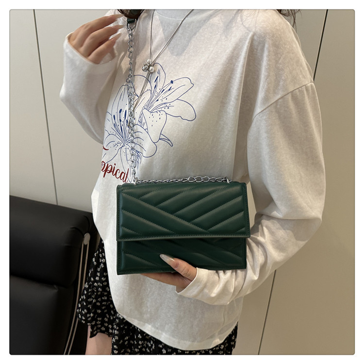 Pure Color Embossed Autumn New Women's Single Shoulder Bag Fashionable Commuter Crossbody Bag Street Style Square Bag Pure Color Embossed Autumn New Women's Single Shoulder Bag Fashionable Commuter