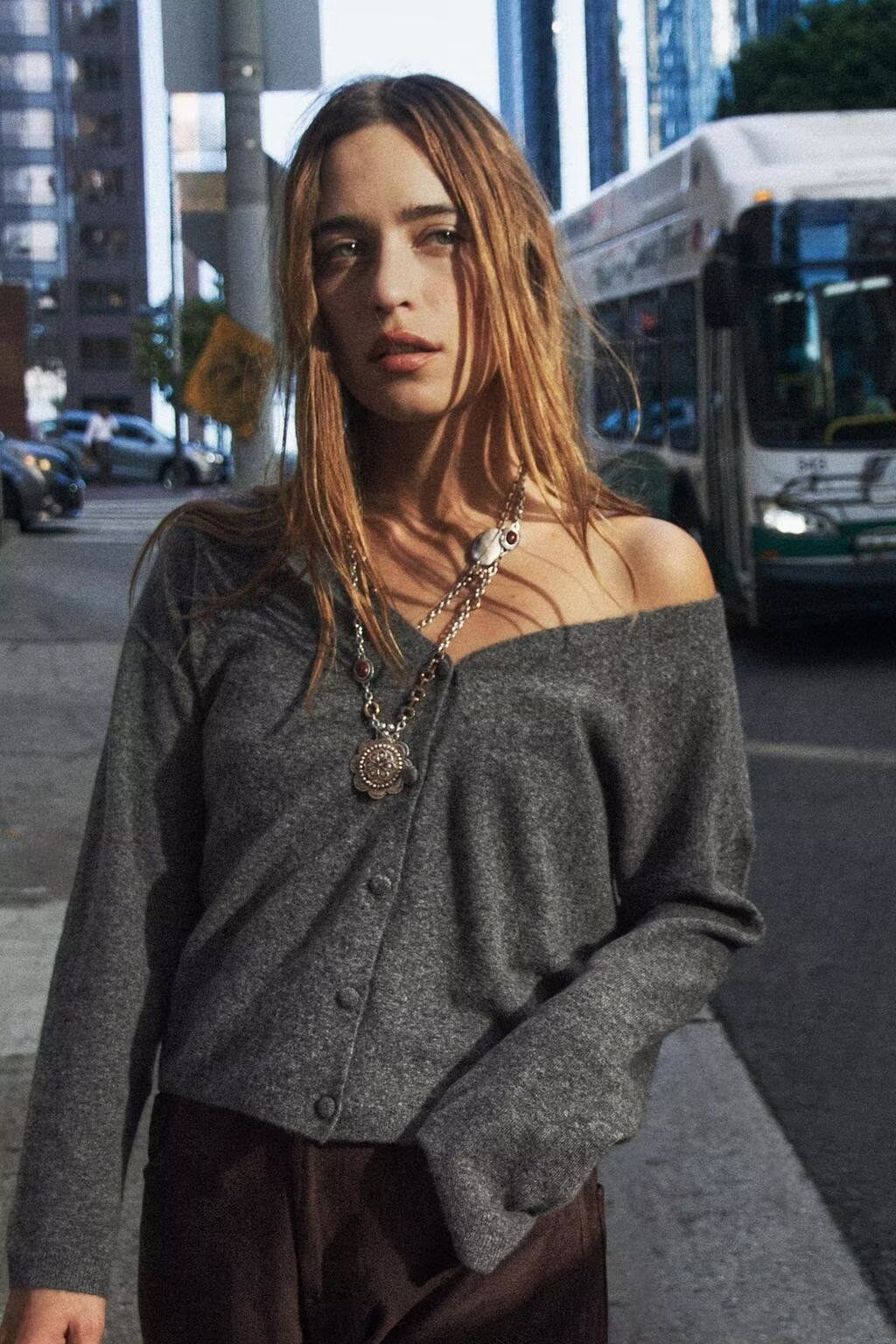 Fashionable Front And Back V-Neck Knitwear Style