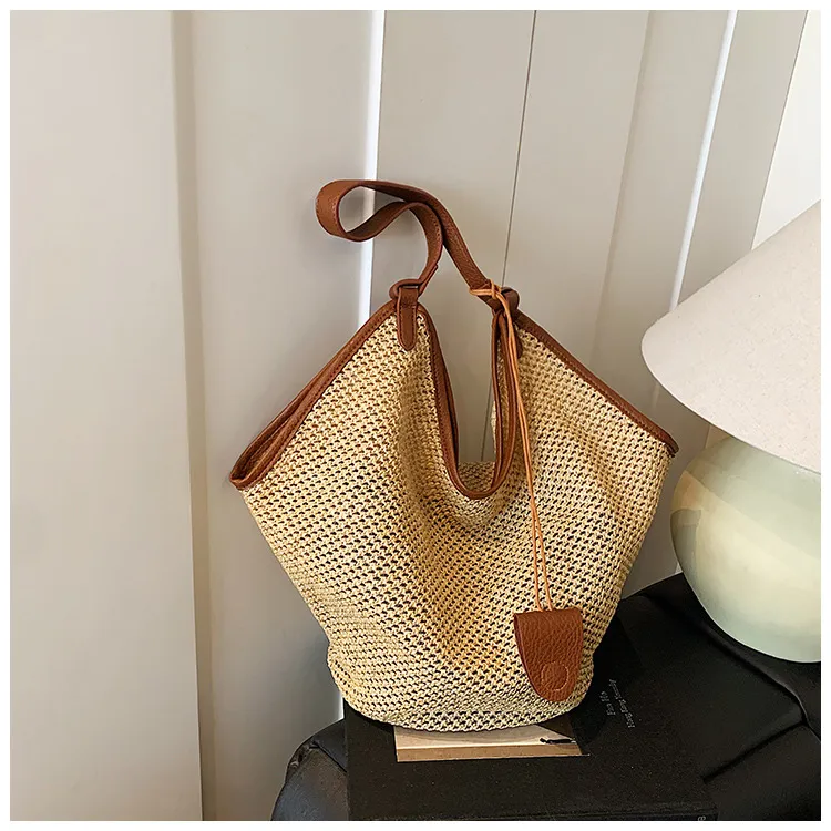 Square Straw Bag with Braid Pattern Splicing, Featuring Single Shoulder Strap, Perfect for Summer
