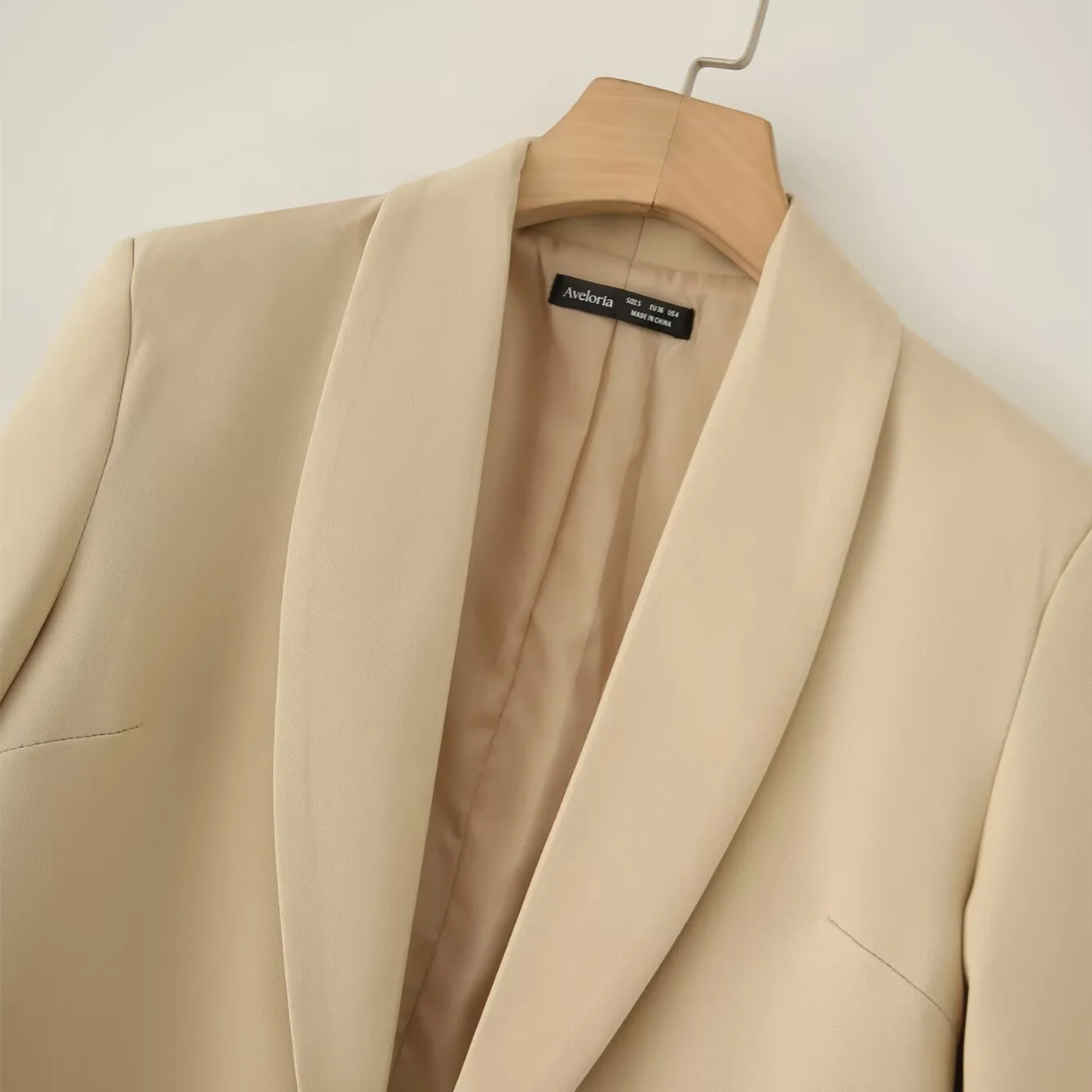 Elegant Long Sleeve Polyester Blazer with Patchwork Craftsmanship