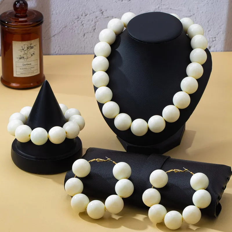 Geometric Elegant Jewelry Set for Women with Acrylic Material, Beaded Chain, and Beading Craft Design