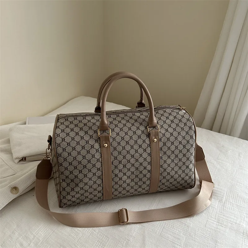 Geometric Large Capacity PU Leather Travel Bag for Unisex with Single Shoulder Strap, Ideal for Spring